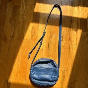BAGGU Navy Round Leather Crossbody